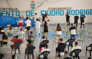 Vacunación masiva de jóvenes en Ciudad Rodrigo. Foto ICAL. (6)
