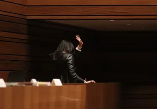 VÍDEO | El presidente de las Cortes de CyL, Luis Fuentes, expulsa del pleno a la socialista Ana Sánchez: "Si me tengo que quedar solo me quedaré solo"