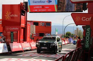 Así es el dispositivo de seguridad de la Guardia Civil en una etapa de La Vuelta