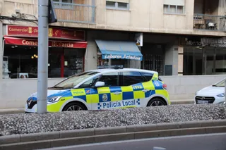 Policía local en la avenida de Portugal. Foto de archivo