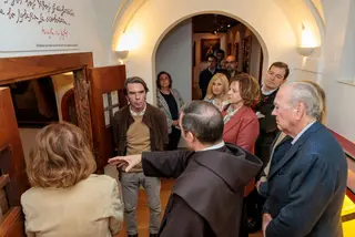 Jose María Aznar visita Alba de Tormes acomapañdo de Fernández Mañuecos, María Concepción Miguélez y Miguel Ángel González
