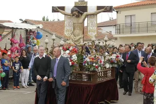 El Cristo de la Piedad recorre Calzada de Valdunciel después de la misa mozárabe