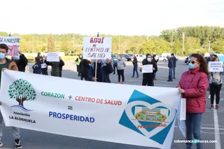 Vecinos de Prosperidad reunidos para solicitar la construcción del centro de salud. Foto de archivo