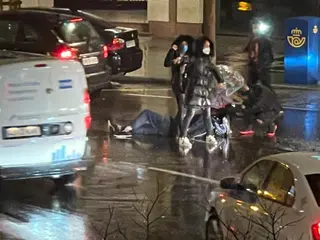 Accidente entre un coche y una moto en la puerta de Zamora