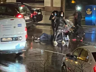 Accidente entre un coche y una moto en la puerta de Zamora