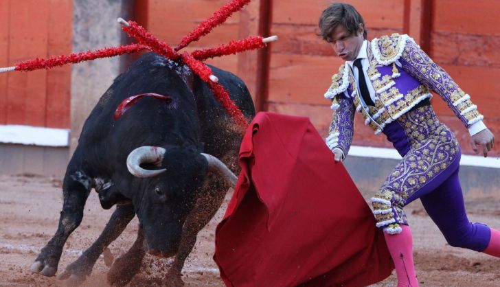 Julián López en los inicios de muleta