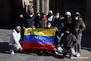Ciudadanos venezolanos se manifiestan en Salamanca por los problemas con la validación del carnet de conducir, que les puede llegar a acarrear la expulsión de España