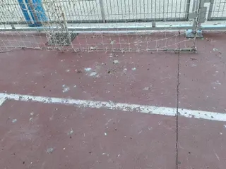 Quejas por el estado de la pista deportiva del barrio de Vistahermosa (6)