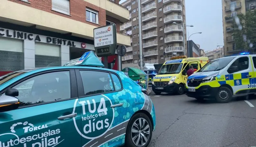 Accidente coche y moto en la glorieta uds (2)
