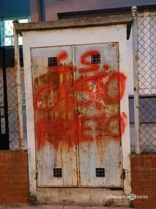 Denuncian la falta de rótulos señalización en el centro de salud de San José "con graffitis"
