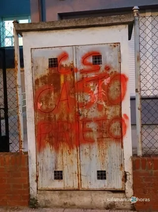 Denuncian la falta de rótulos señalización en el centro de salud de San José "con graffitis"