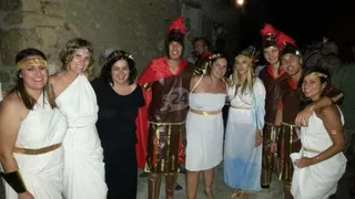 Fiestas en Pajares de la Laguna: desfile de peñas y pregón