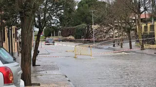 Movilizados los bomberos por una inundación en las calles de Miranda de Azán | Andrea Mateos