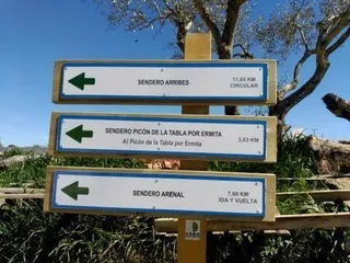 Pereña mejora la señalización de sus rutas turísticas