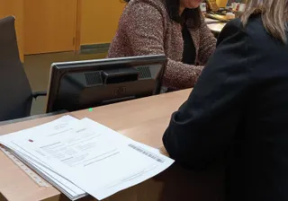 Los vecinos de Carrascal de Barregas entregan firmas contra las tarifas del agua
