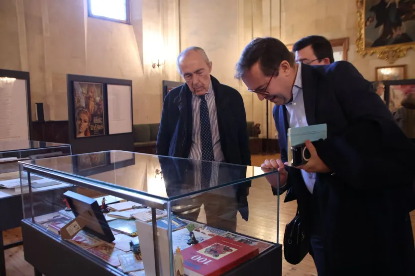 Héroes, superhéroes y dinosaurios”: diálogo literario entre Luis Alberto de Cuenca y el novelista Javier Sierra