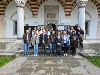 Las concejalas de Villamayor junto al profesorado y otros participantes en el encuentro del proyecto europeo STONE en Eskişehir, Turquía