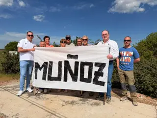 Los vecinos de Muñoz y la asociación Tod@vía, unidos en recuerdo de los niños que fallecieron en el trágico accidente ferroviario