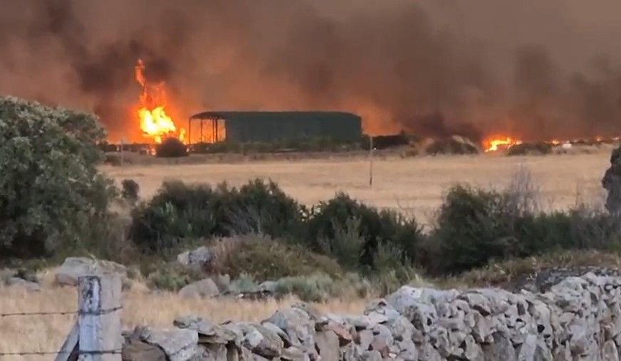 Nave quemada por el incendio de Cipérez