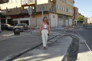 La edil Marta Labrador en la calle Doña Eloya