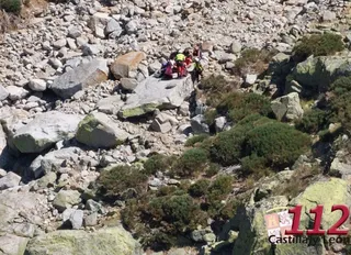 El Grupo de Rescate de la Junta auxilia a seis montañeros en la Sierra de Gredos. 112