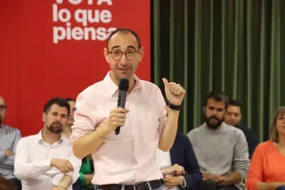 El secretario autonómico del PSOE, Luis Tudanca, acude a Salamanca para apoyar a José Luis Mateos en un mitin en el barrio de San José