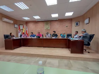 Un momento del pleno del Ayuntamiento de Macotera