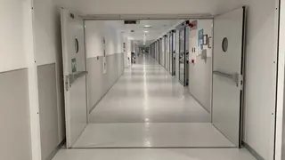 El Hospital de Salamanca pone en marcha la 'Escuela de Familias en la UCI' "para ofrecer información y reducir el impacto emocional"