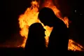 El fuego y la magia de San Juan iluminan la noche en El Zurguén