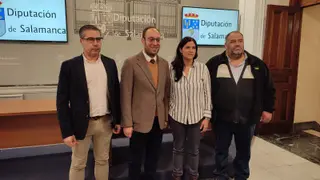 El diputado de Economía y Hacienda, Marcos Iglesias, acompañado por representantes de las OPAS