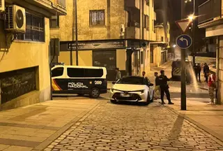 Policía Local y Nacional en la calle de Bretón