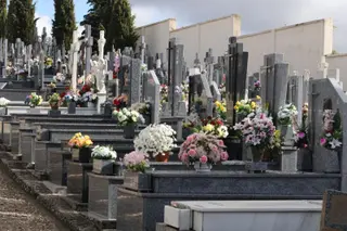 Fiesta de Todos Los Santos 2021 en el cementerio San Carlos Borromeo de Salamanca (23)