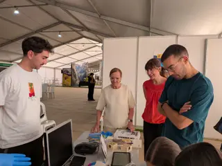 La Presidenta de la CHD, María Jesús Lafuente, y la Secretaria General, Sofía Soto, en los talleres con escolares en Naturcyl | CHD