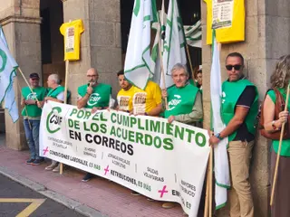 Concentración de CSIF por Correos en Salamanca