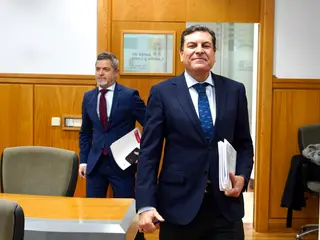 El portavoz de la Junta y consejero de Economí­a y Hacienda y portavoz, Carlos Fernández Carriedo, comparece en rueda de prensa tras la reunión del Consejo de Gobierno. | ICAL/ MIRIAM CHACÓN