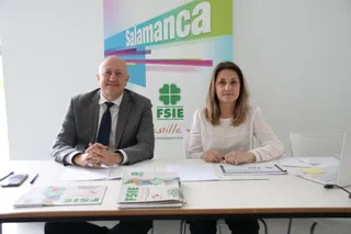 El secretario general de FSIE de Castilla y León, Ángel Arias y la secretaria de Salamanca, Eva López, en el acto de renovación del comité ejecutivo y consejo sindical de FSIE