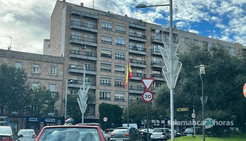 Puesta de las primeras luces de Navidad 2023 en Salamanca capital. Fotos S24H (5)
