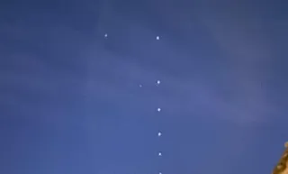 Los satélites de Elon Musk vistos este lunes, 13 de enero de 2025 desde La Fuente de San Esteban