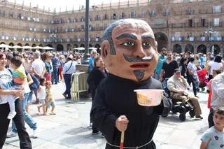 Cabezudos y charangas por el centro de la ciudad