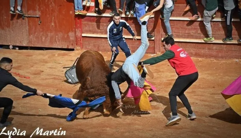 El novillero mirobrigense Pérez Pinto ejerciendo de director de lidia en el Carnaval del Toro de Ciudad Rodrigo de 2023. Fotografía Lydia Martín