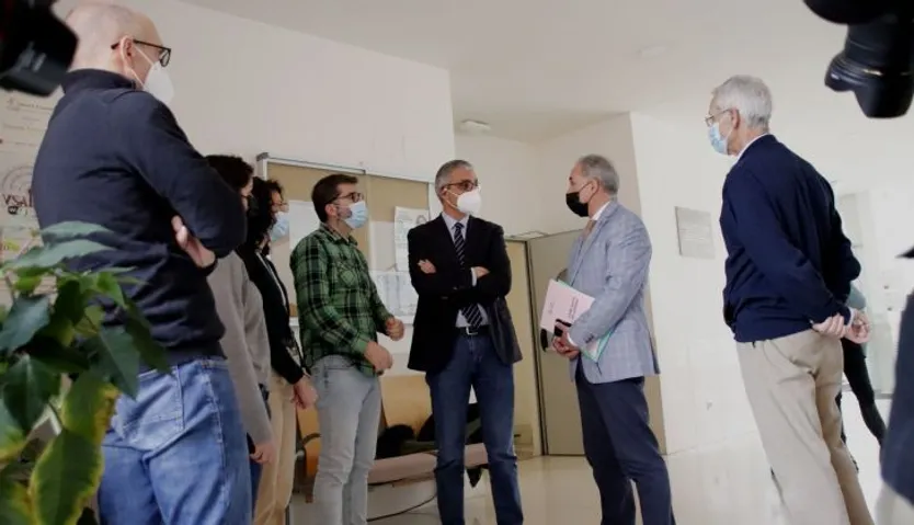 Representantes del CIC y de la Asociación de Lucha contra el Cáncer de Salamanca mantienen un encuentro