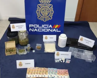 Droga y efectos incautados. Foto Policía Nacional
