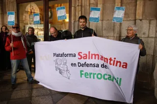 Concentración por el Corredor del Oeste en la Plaza Mayor de Salamanca