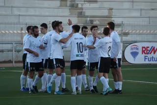 Los jugadores del Ciudad Rodrigo celebran un gol en el Reina Sofía.