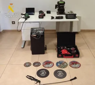 Artículos robados en un taller mecánico