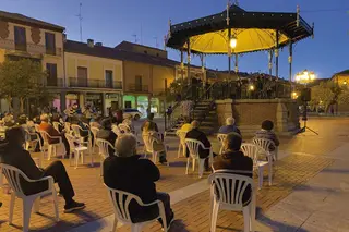 Un momento del concierto de Adobe dulzaineros en el emblemático templete de Peñaranda