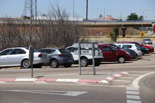 Coches estacionados | Foto de archivo