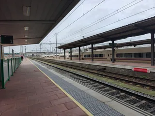 Estación de tren de Salamanca. RENFE. ADIF. Vialia. Trenes en Salamanca. Foto de archivo. S24H