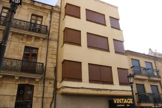 Edificios dedicados o que se dedicarán en su totalidad a pisos turísticos en Salamanca. Foto de archivo