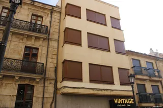 Edificios dedicados o que se dedicarán en su totalidad a pisos turísticos en Salamanca. Foto de archivo